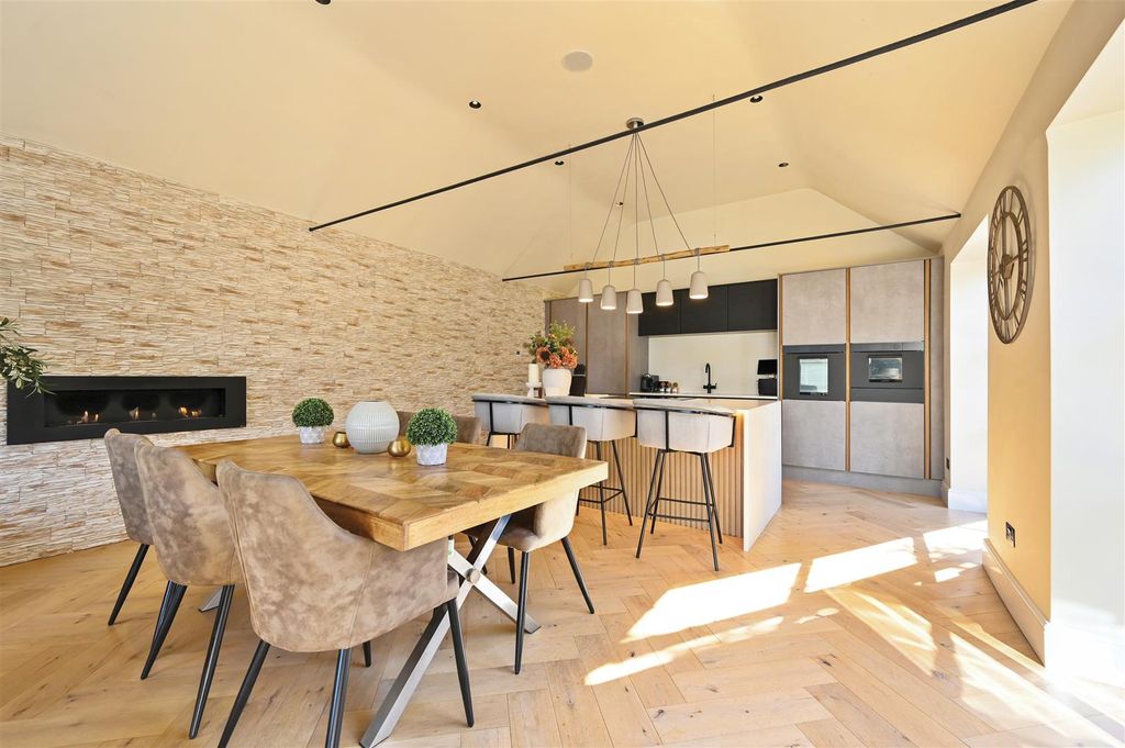 Property photo 2 of 26 32-Langham-Road-Tn34 (12).Jpg