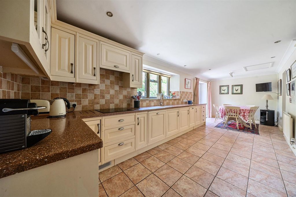 Property photo 3 of 17 Kitchen