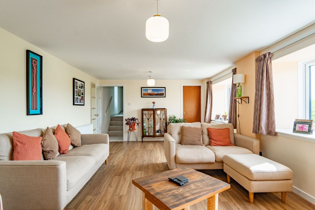 Property photo 3 of 33