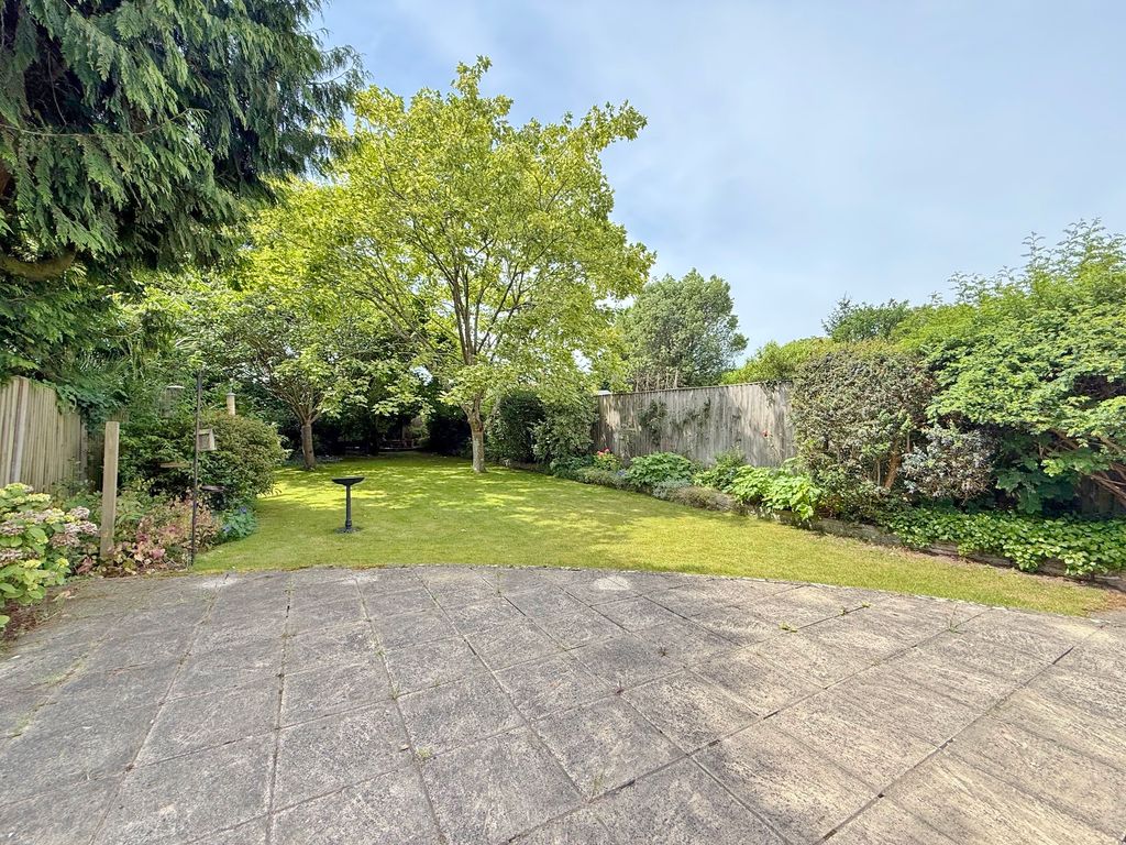 Property photo 2 of 28