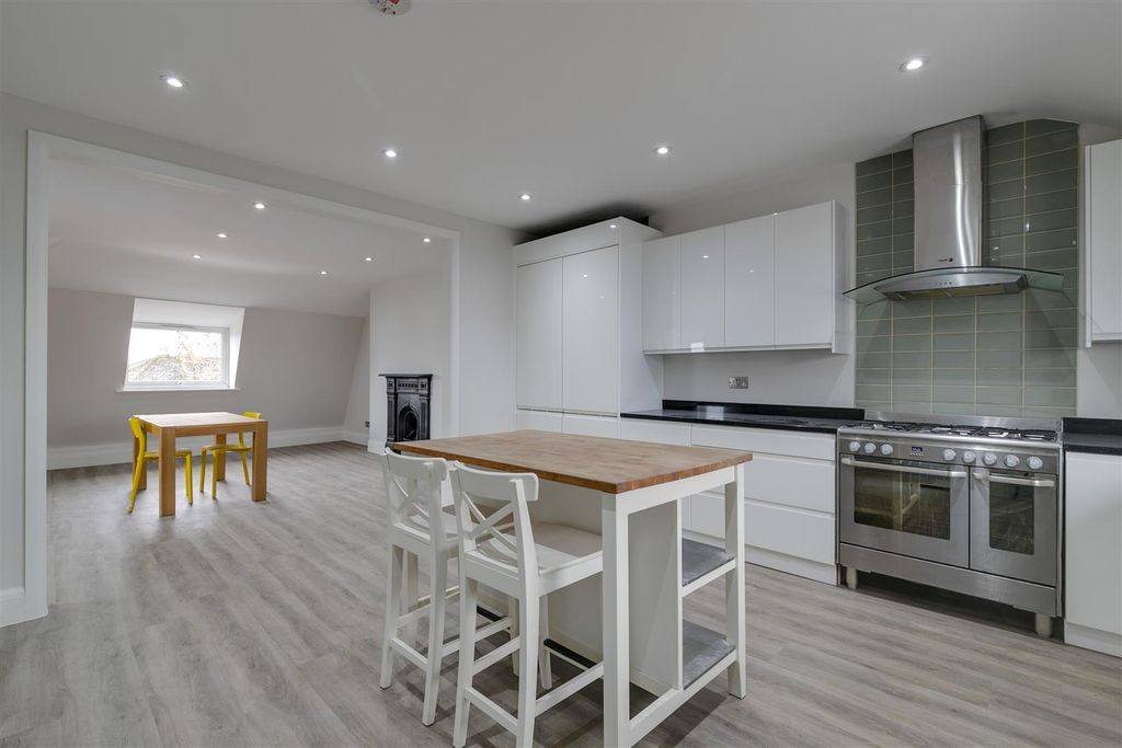 Property photo 1 of 11 Chiswick High Road 182 Tff-11.Jpg