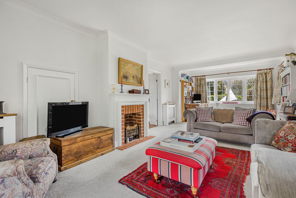 Property photo 2 of 33