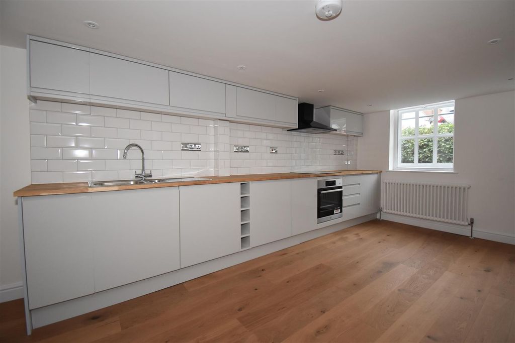 Property photo 3 of 11 Kitchen Area