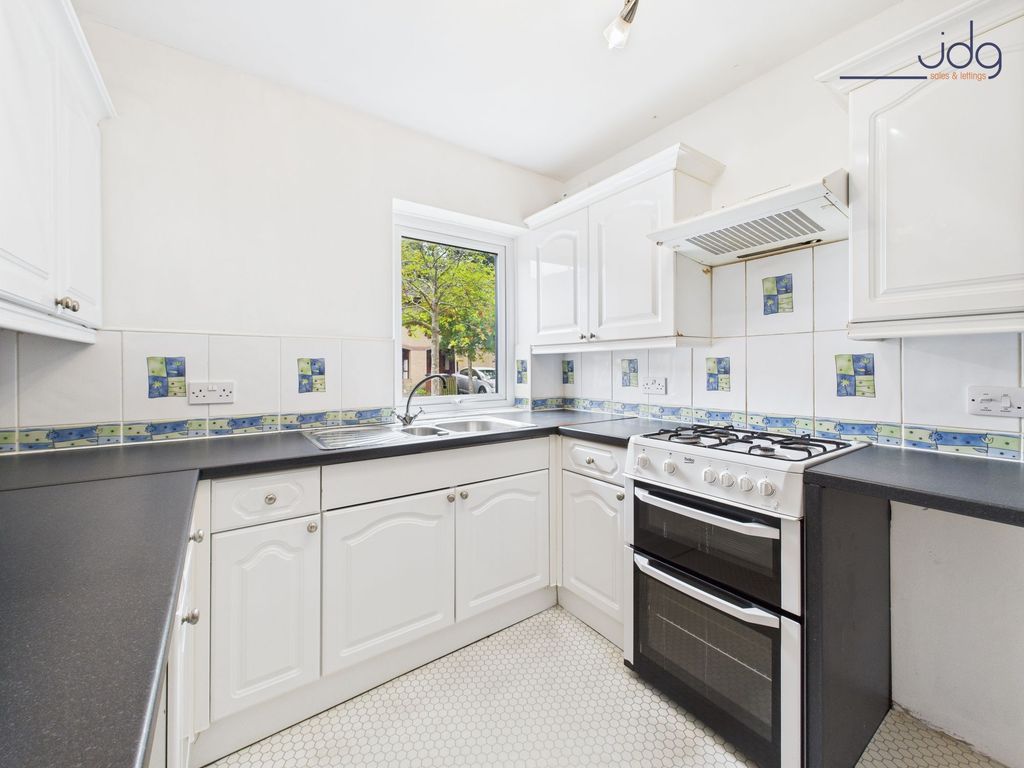 Property photo 3 of 10 Kitchen