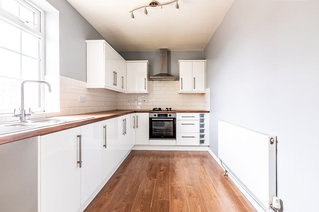 Property photo 1 of 12 Photo 5