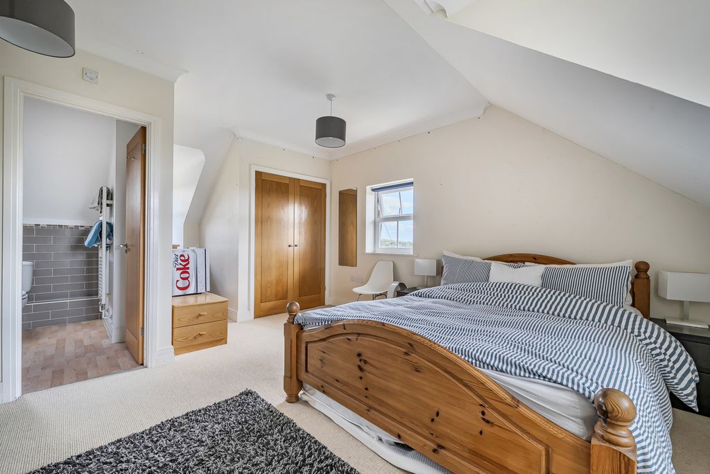 Property photo 1 of 16 1357075-10-68d152...