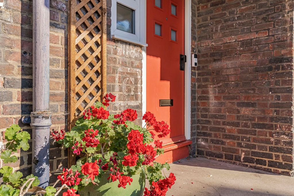 Property photo 3 of 15 Exterior