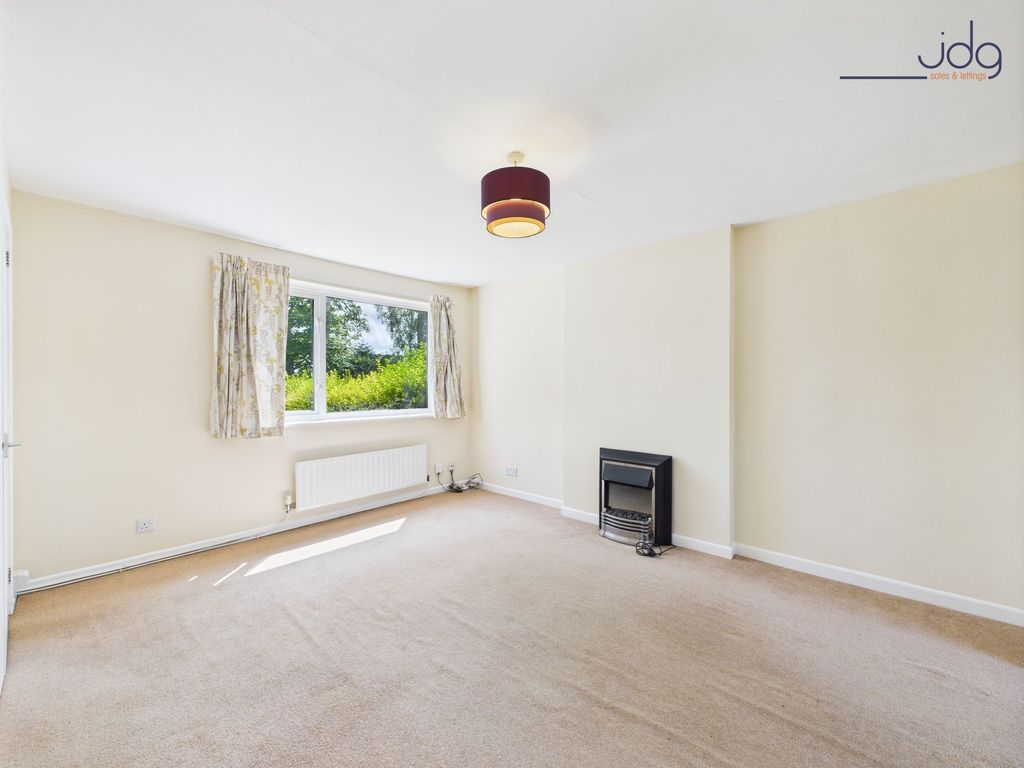 Property photo 2 of 11 Spacious Living Room