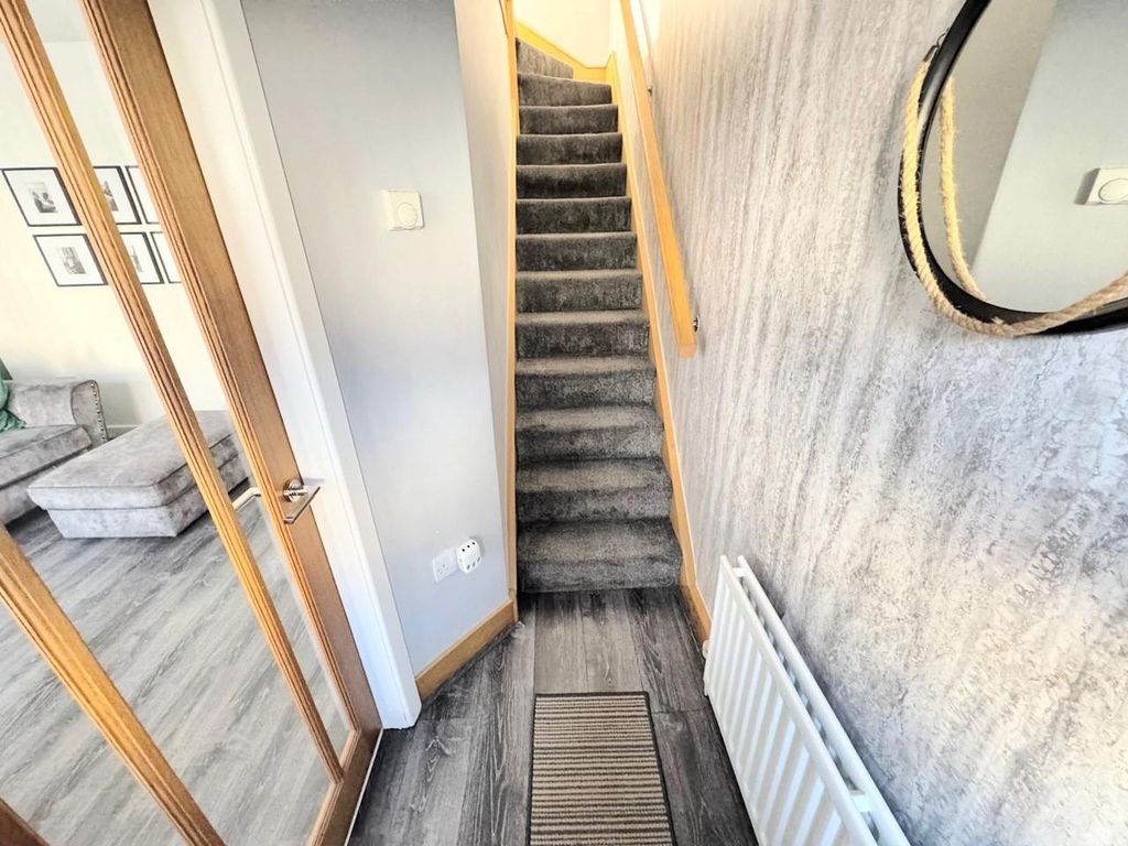 Property photo 2 of 17 Entrance Hall