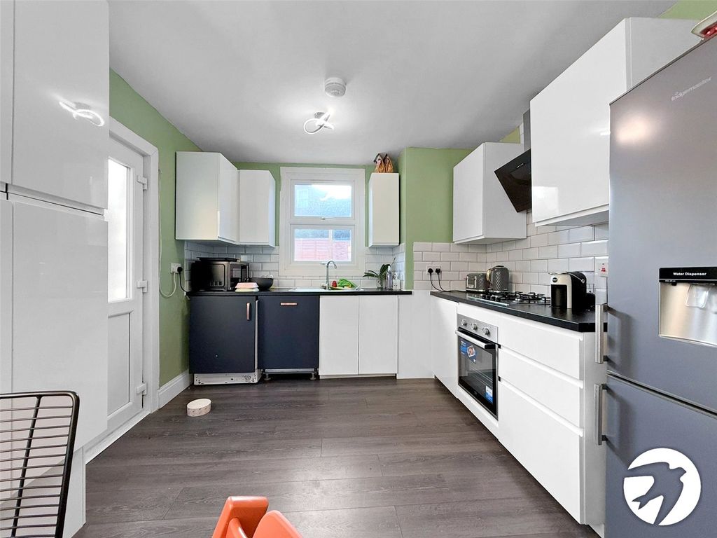 Property photo 3 of 21 Kitchen