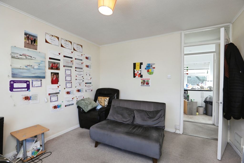 Property photo 2 of 11 1