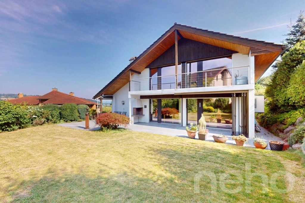 Property photo 2 of 12