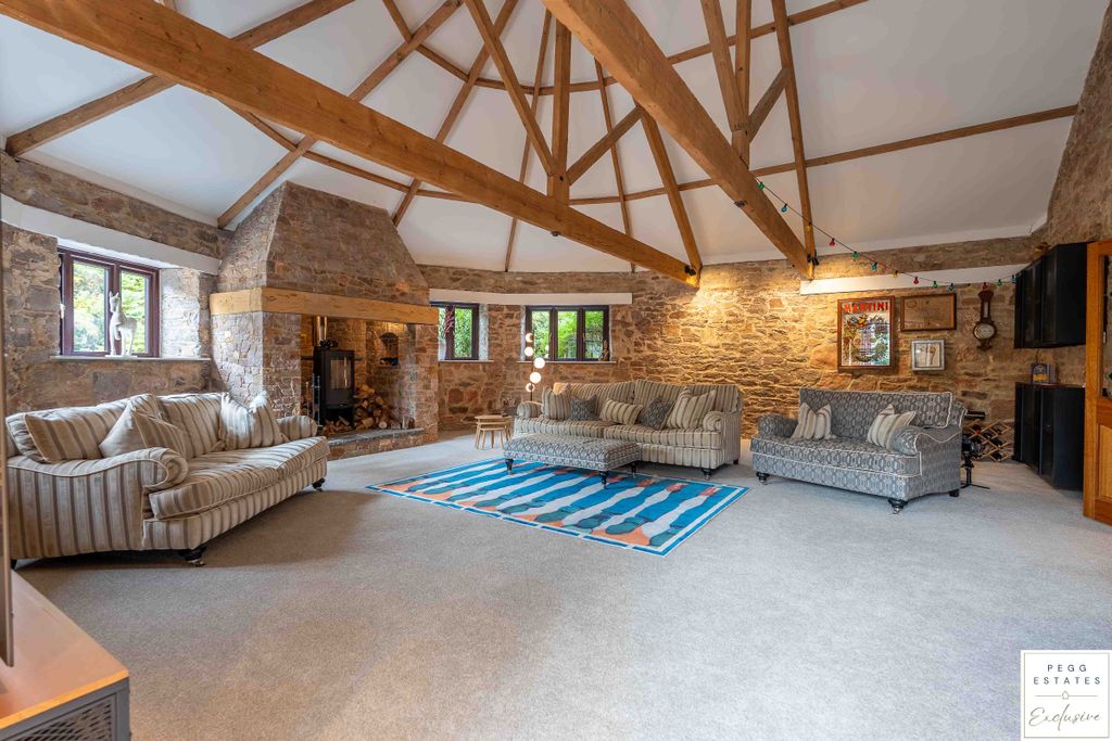 Property photo 2 of 39