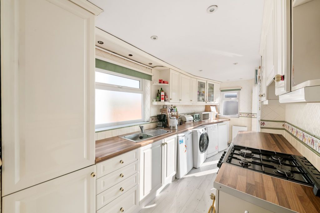 Property photo 2 of 19 Photo 12