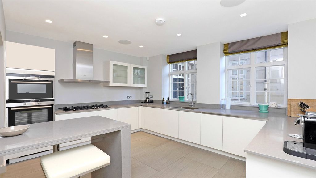 Property photo 3 of 15 Kitchen
