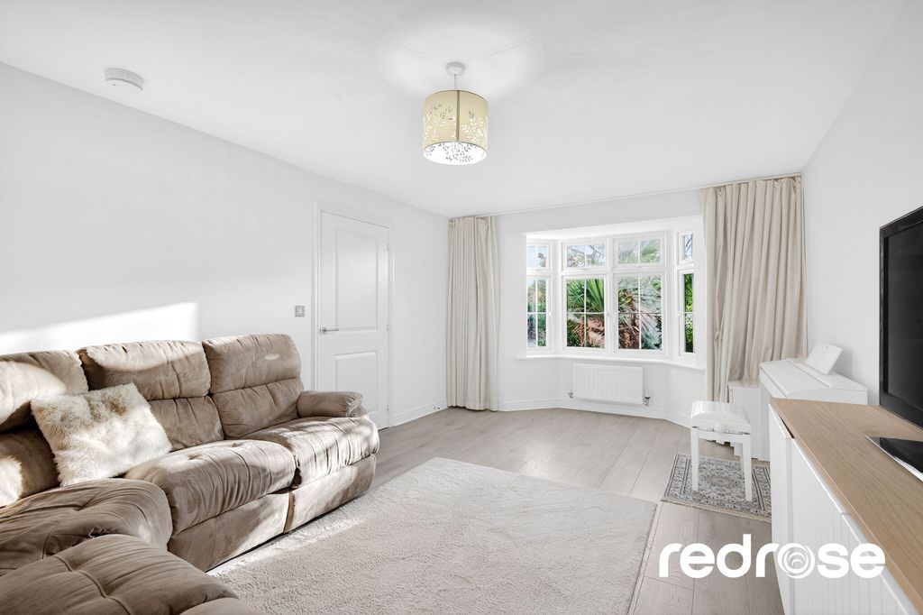 Property photo 2 of 28 Web_36 Dorset Dr - Photos-17