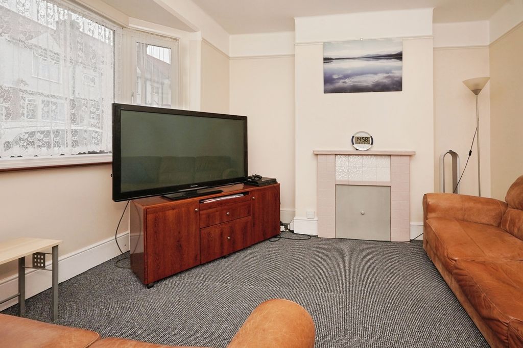 Property photo 3 of 17 Photo