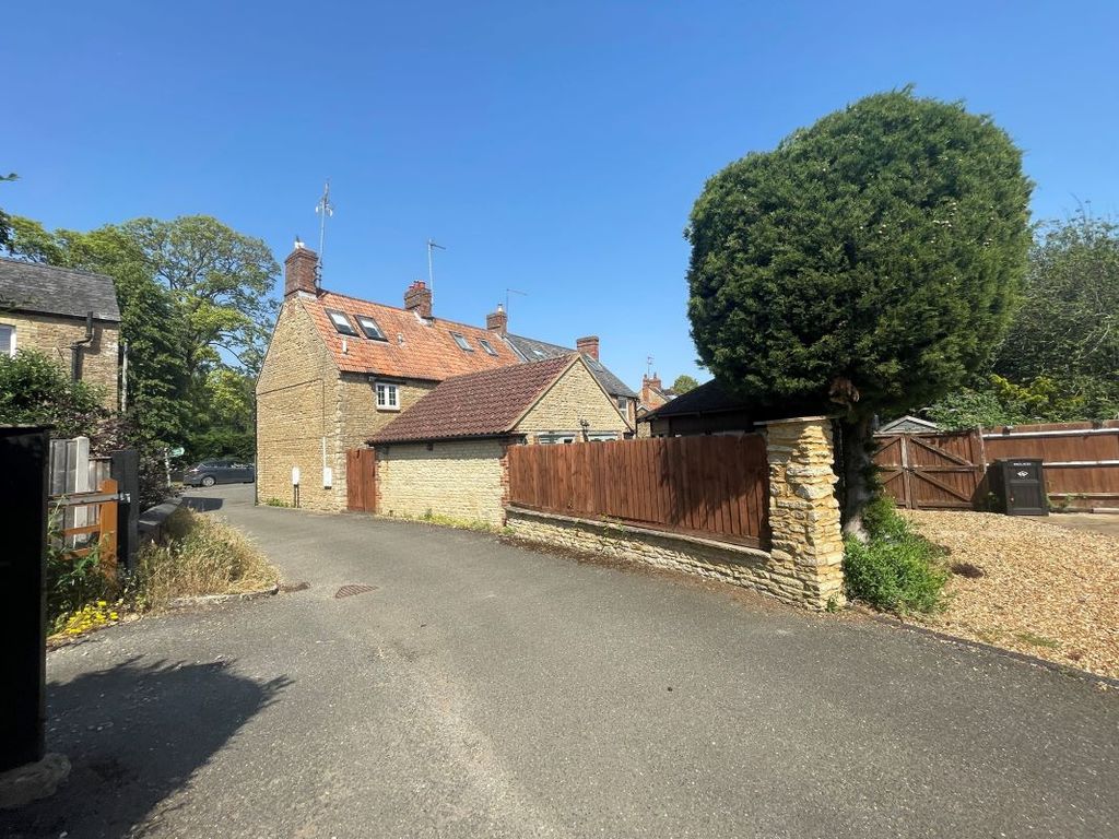 Property photo 1 of 31