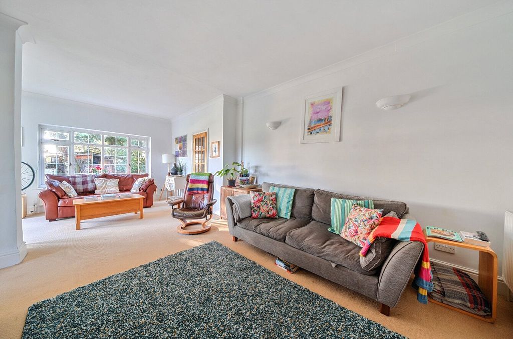 Property photo 3 of 19 Sitting Room