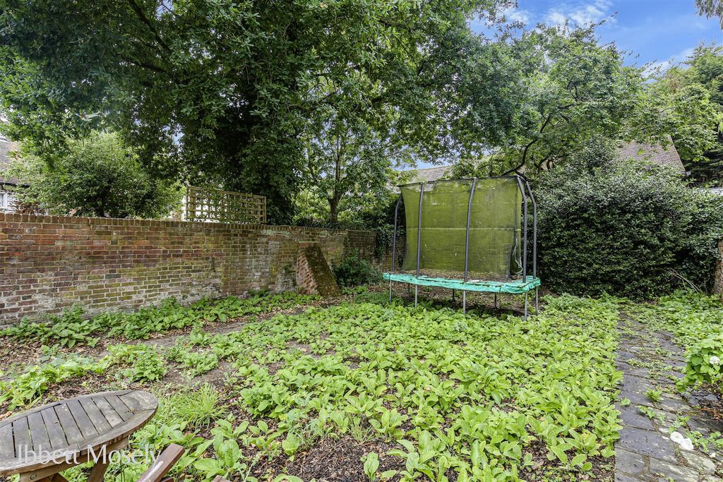 Property photo 2 of 11 16.Jpg