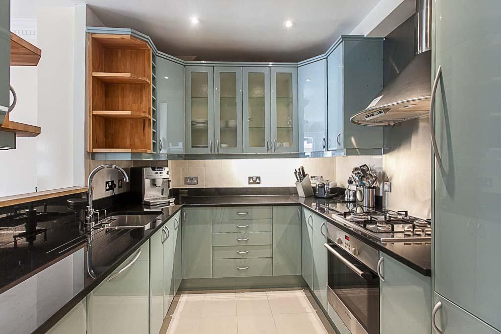 Property photo 2 of 6 Kitchen