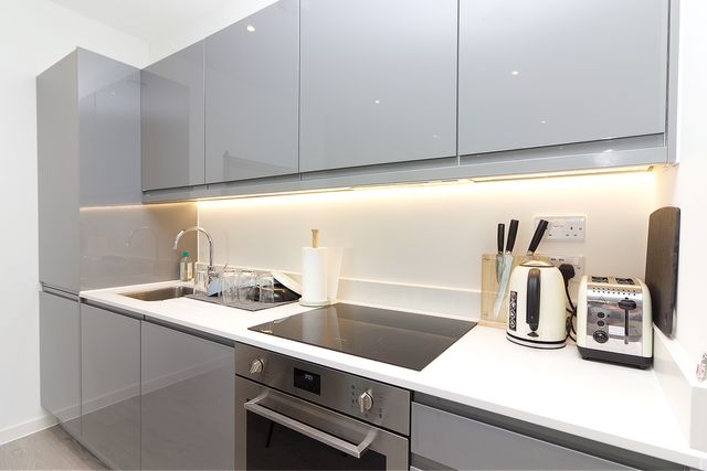 Property photo 3 of 10 Kitchen