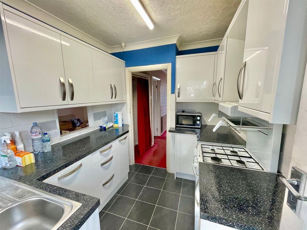 Property photo 2 of 13 6 Cambridge Drive Kitchen 2.Jpg