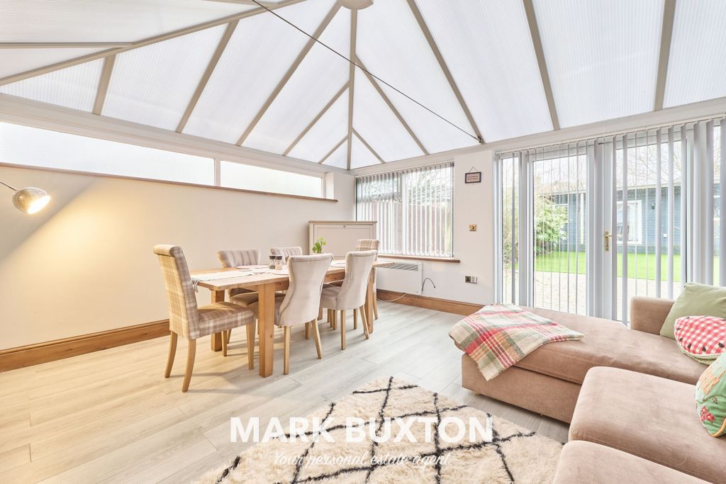 Property photo 2 of 32