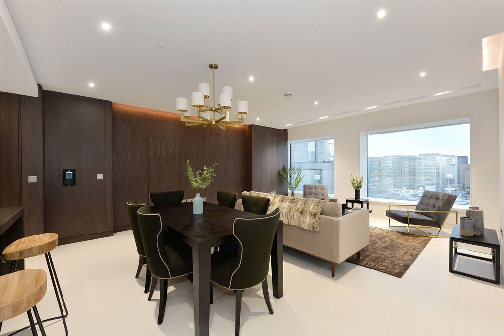 Property photo 2 of 20 Reception