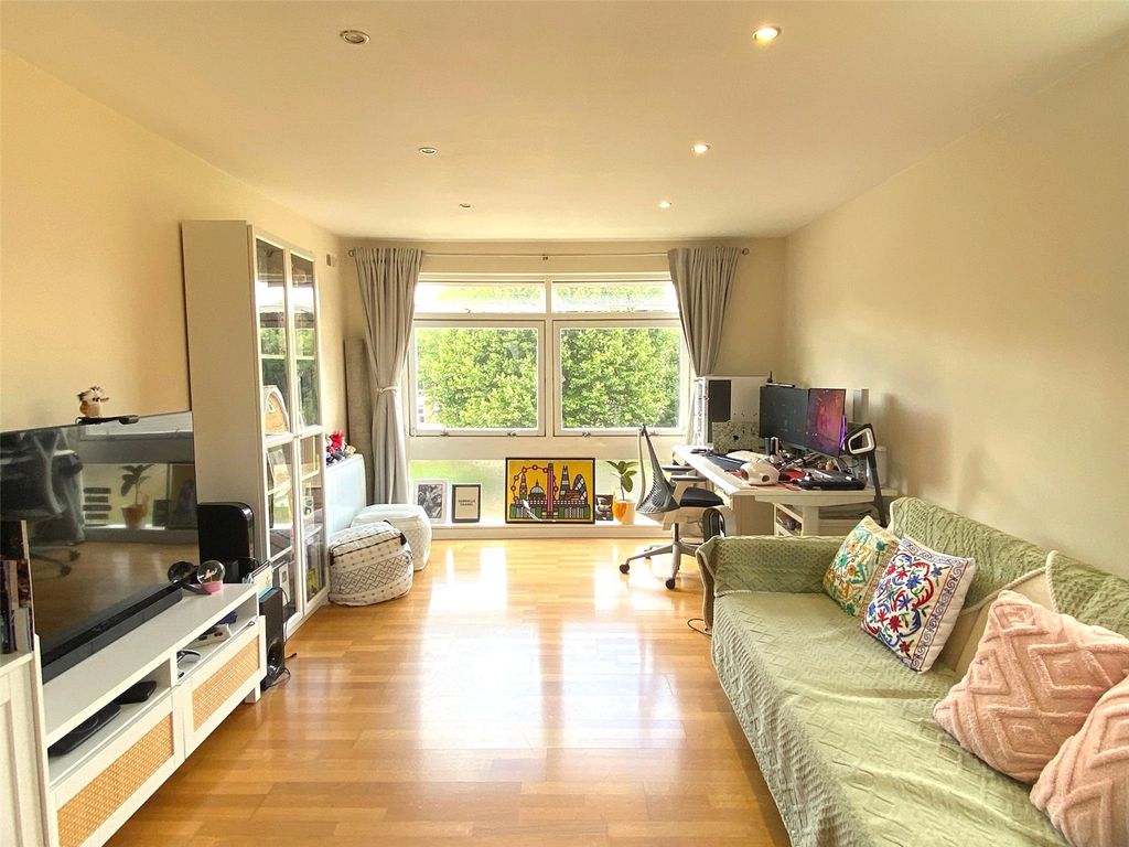 Property photo 2 of 8 Reception Room
