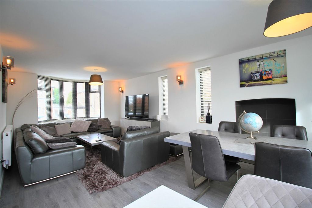 Property photo 2 of 18 Lounge Openplan .Jpg