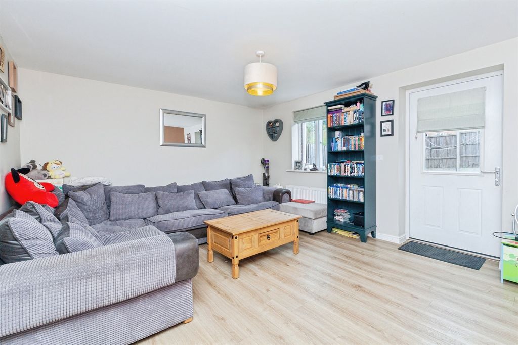 Property photo 2 of 17