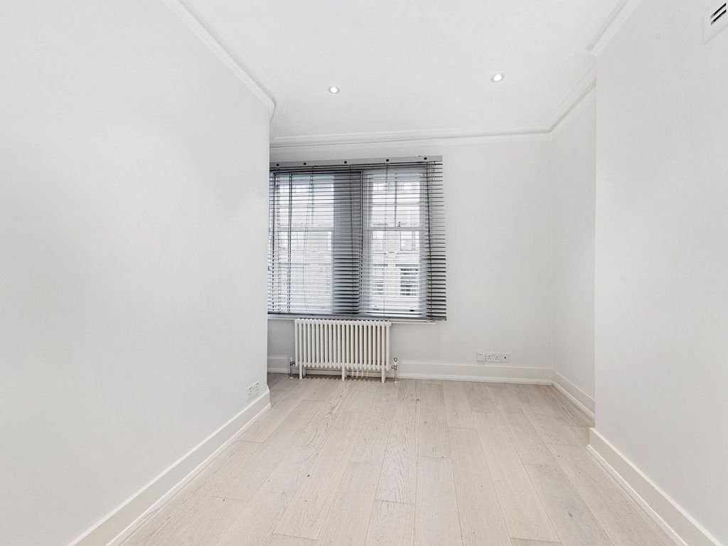 Property photo 2 of 8 Shaftesbury Avenue