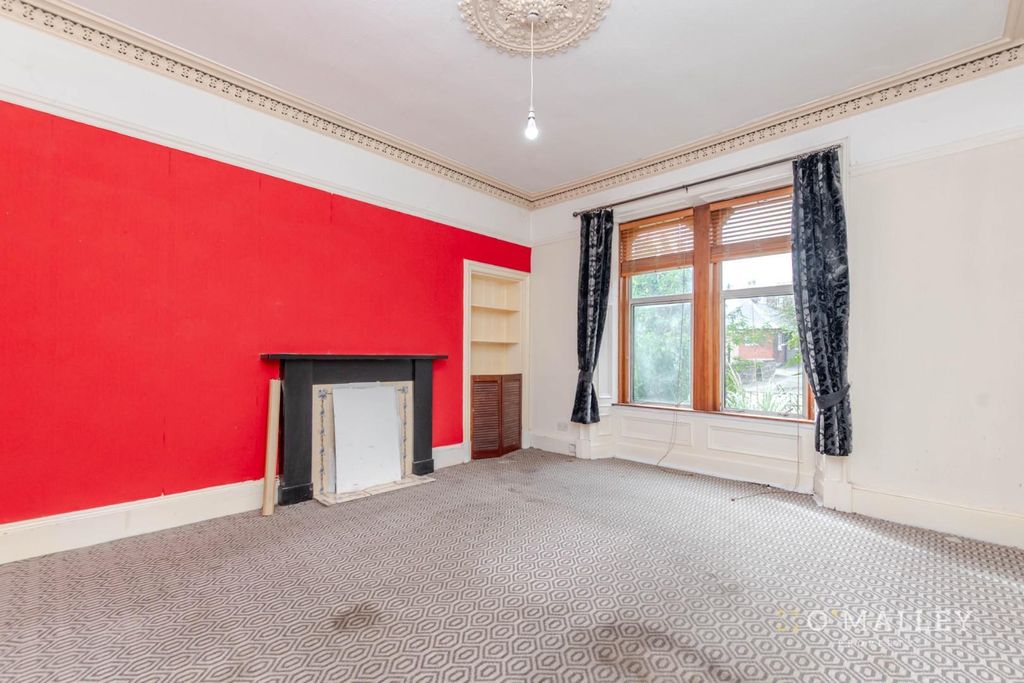 Property photo 3 of 15 Lounge