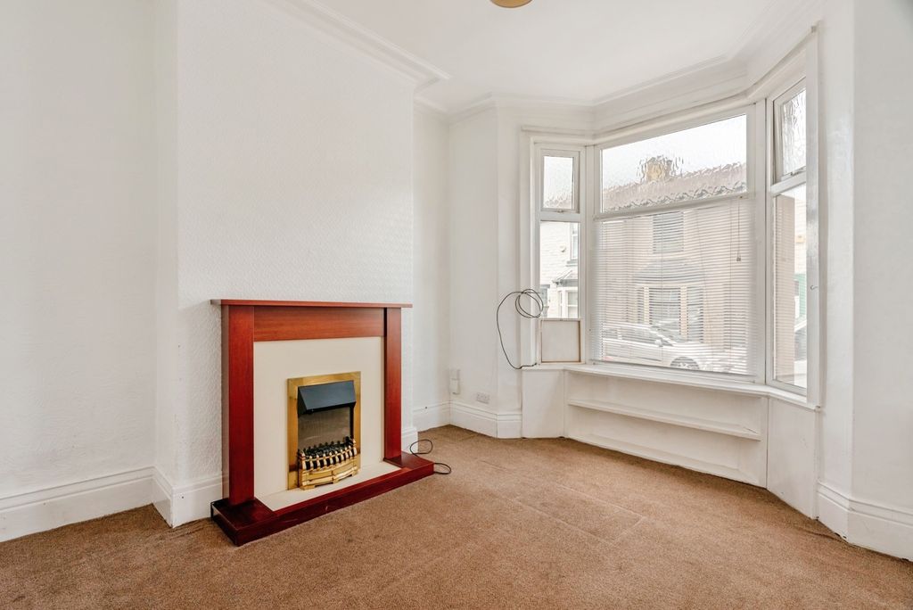 Property photo 3 of 15 Pbox-Img.Jpg