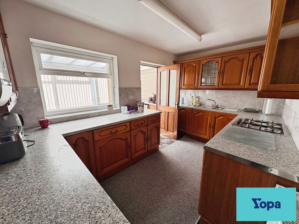 Property photo 2 of 18 Kitchen