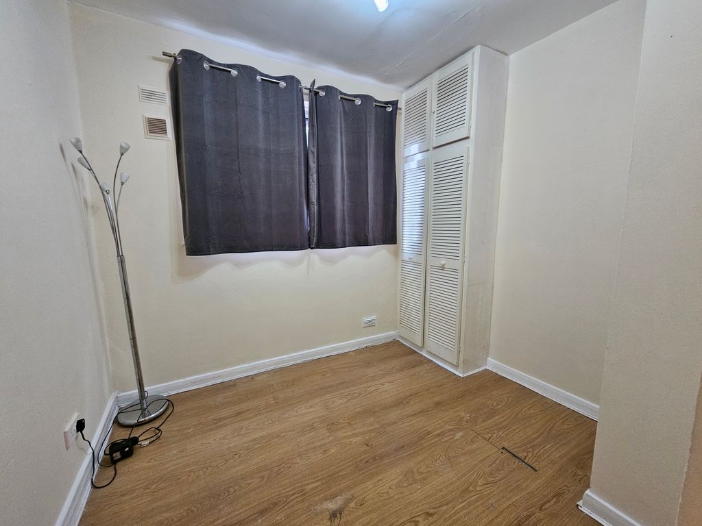 Property photo 3 of 5 Bedroom 1