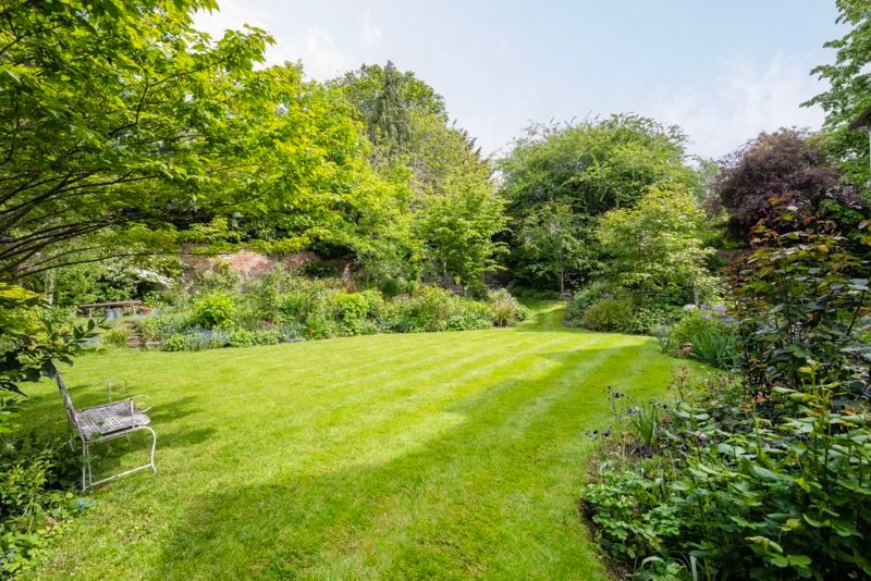 Property photo 2 of 18 Garden