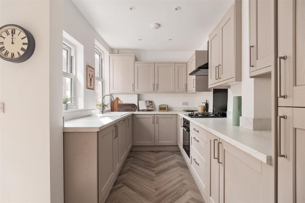 Property photo 3 of 42 Untitled (8 Of 47).Jpg