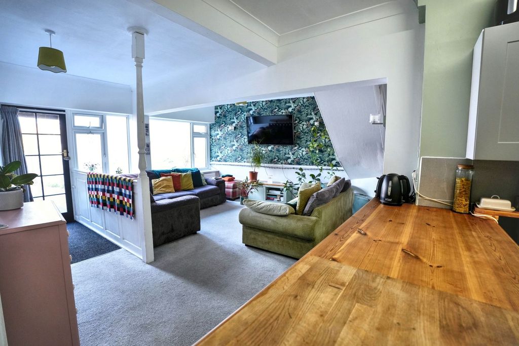 Property photo 3 of 25