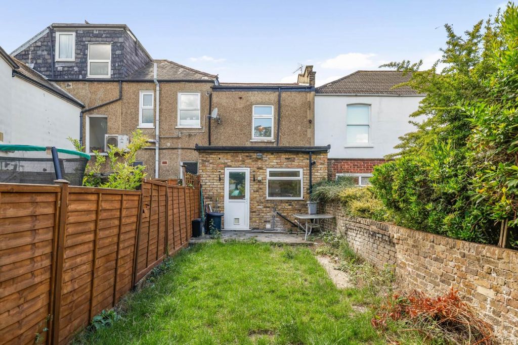 Property photo 2 of 11