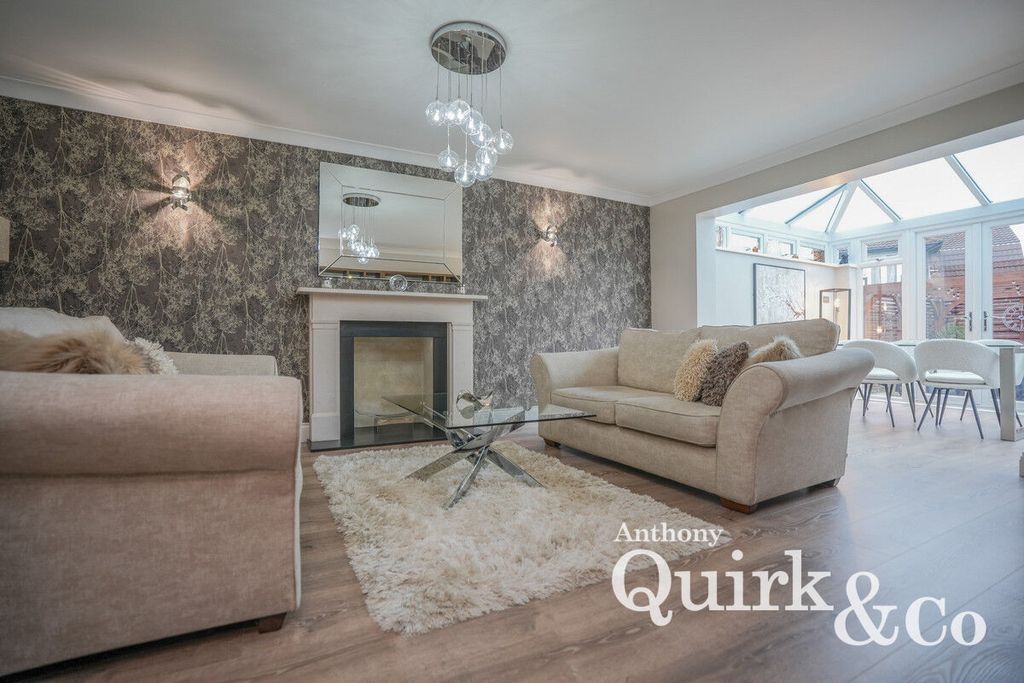 Property photo 3 of 31