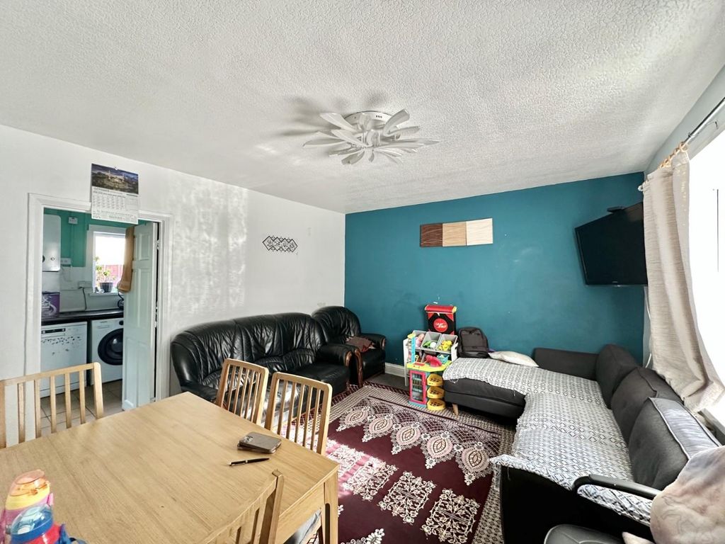 Property photo 3 of 12 E1518Ac9-Abbb-4Db3-A7Ea-204cd968Efa2.Jpg