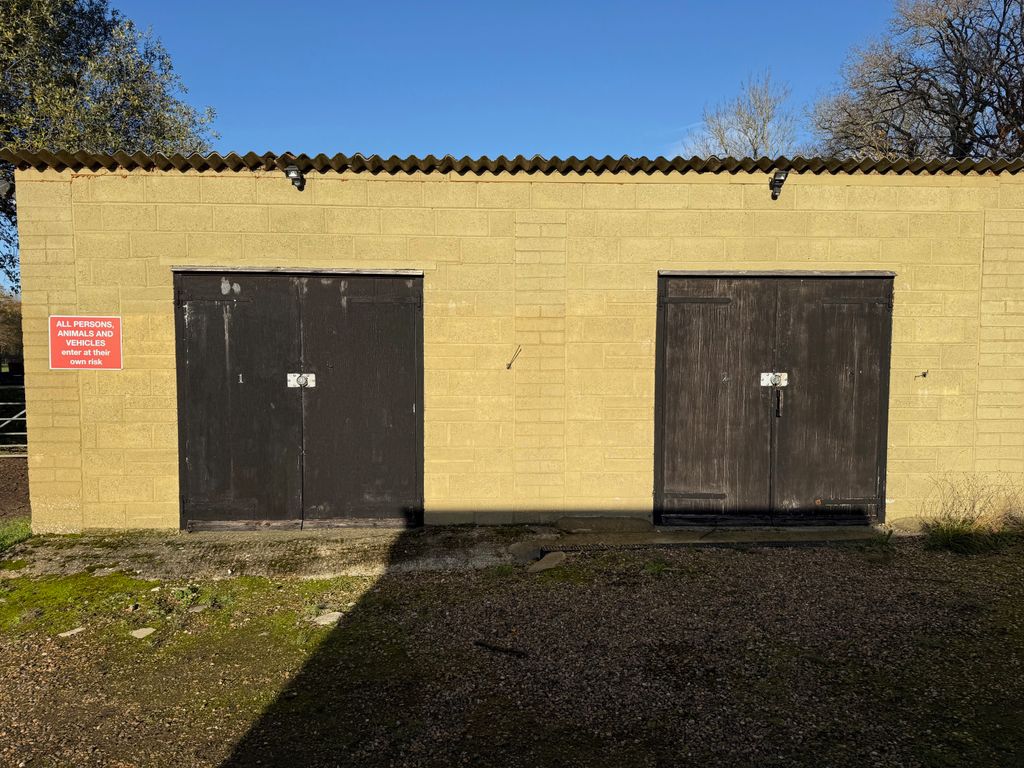 Property photo 1 of 2