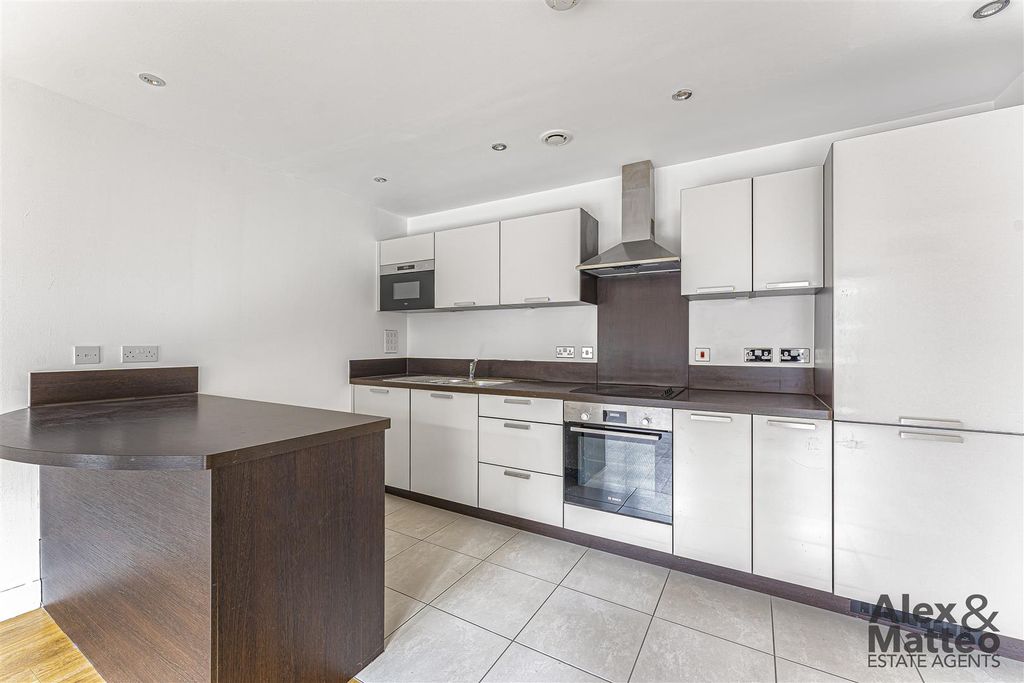 Property photo 3 of 20 Fairmont House