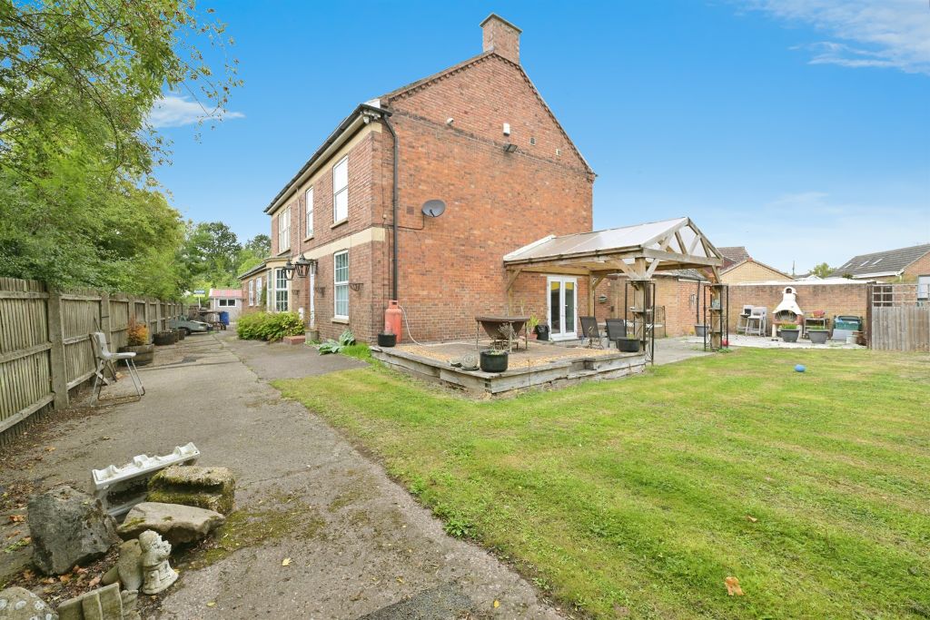 Property photo 1 of 17