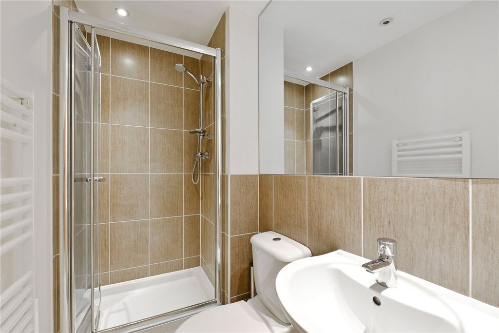 Property photo 3 of 9 Bathroom
