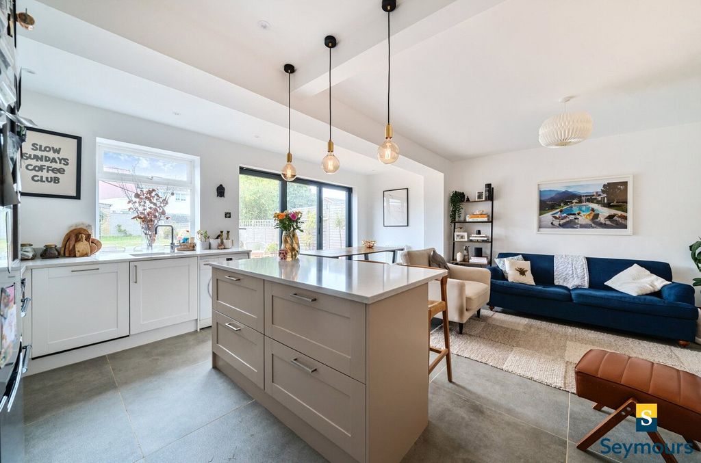 Property photo 2 of 16 Open Plan Kitchen