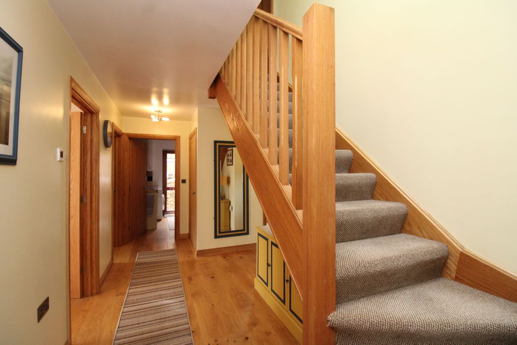 Property photo 2 of 40