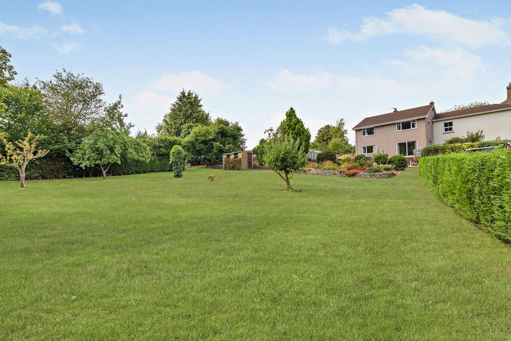 Property photo 2 of 23